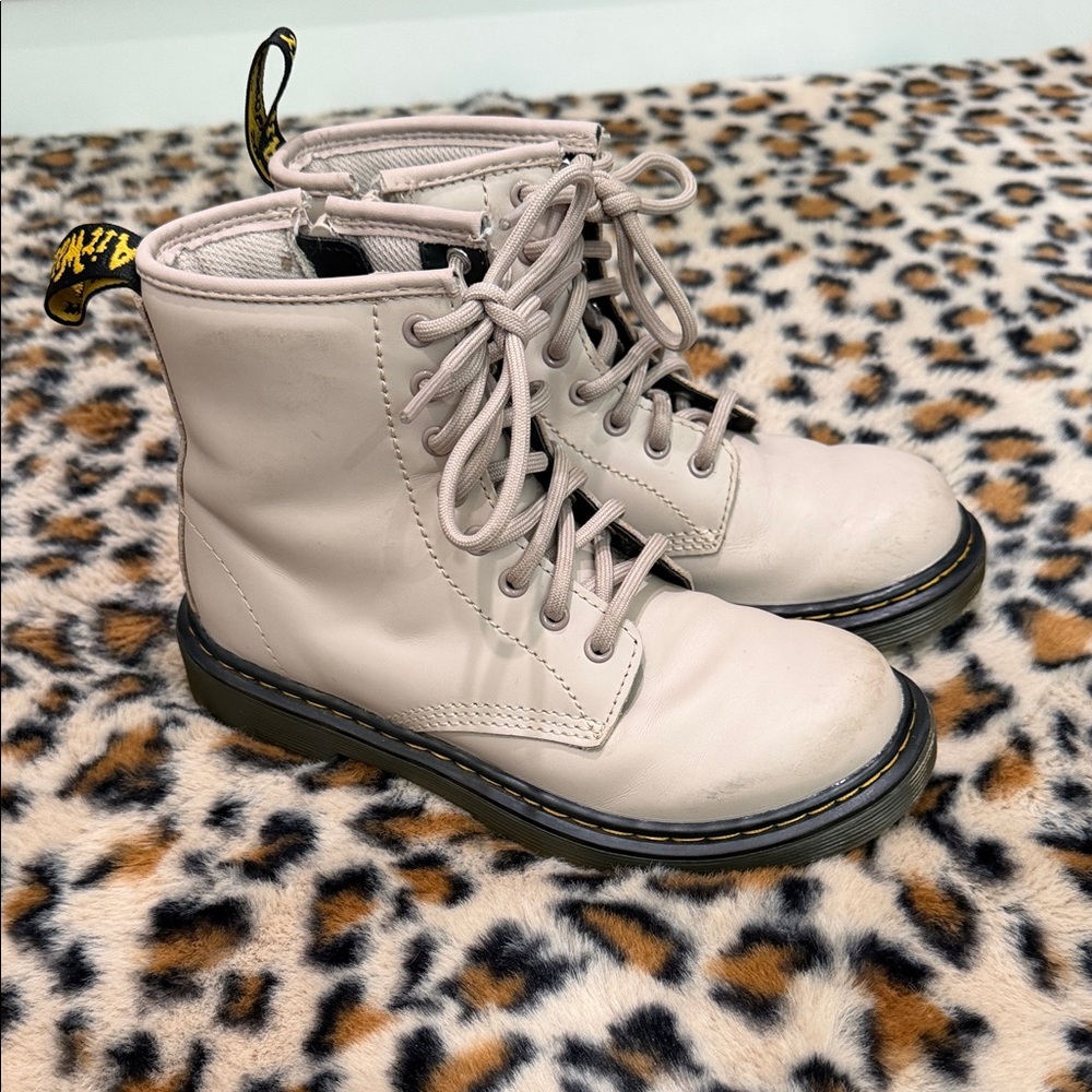 Dr. Martens Kids Cream Lace-Up Leather Boots